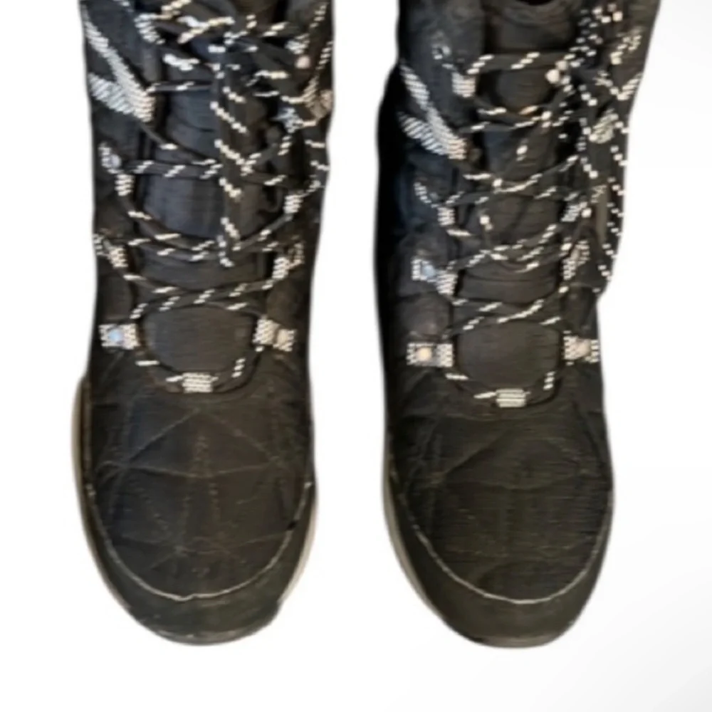 Authentic Columbia designer waterproof woman's boots Sz 8 Euro 39